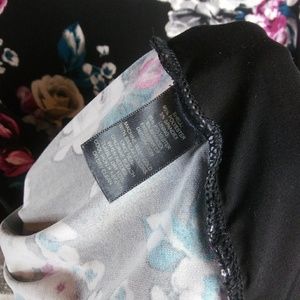 White House Black Market Tops - WHBM Sleeveless Black Floral Tank Top Medium White House Black Market Tops - WHBM Sleeveless Black Floral Tank Top Medium